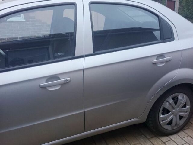 Серый Шевроле Авео, объемом двигателя 1.4 л и пробегом 300 тыс. км за 4300 $, фото 3 на Automoto.ua