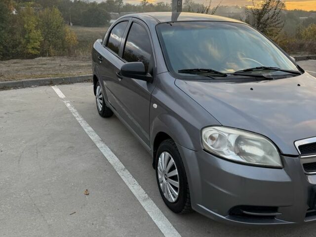 Серый Шевроле Авео, объемом двигателя 1.5 л и пробегом 350 тыс. км за 3200 $, фото 1 на Automoto.ua