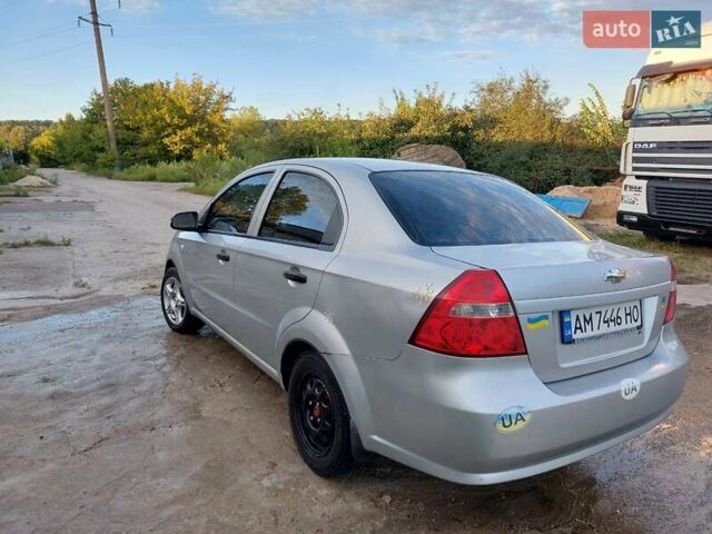 Серый Шевроле Авео, объемом двигателя 1.5 л и пробегом 204 тыс. км за 3200 $, фото 3 на Automoto.ua
