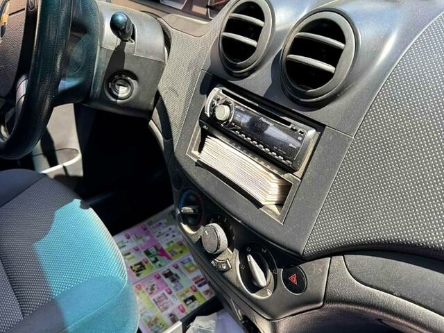 Серый Шевроле Авео, объемом двигателя 1.5 л и пробегом 170 тыс. км за 5500 $, фото 4 на Automoto.ua