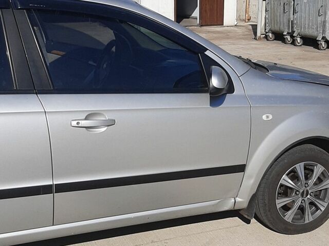 Серый Шевроле Авео, объемом двигателя 0 л и пробегом 207 тыс. км за 4200 $, фото 5 на Automoto.ua