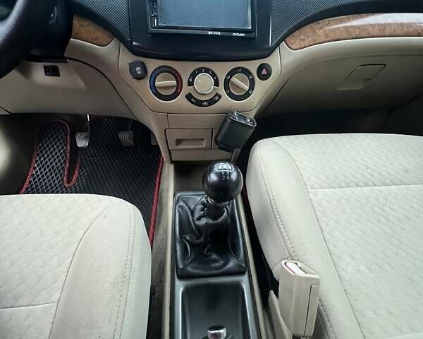 Сірий Шевроле Авео, об'ємом двигуна 1.6 л та пробігом 353 тис. км за 4000 $, фото 13 на Automoto.ua