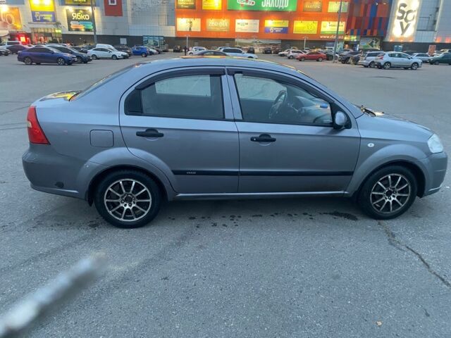 Серый Шевроле Авео, объемом двигателя 1.5 л и пробегом 236 тыс. км за 2900 $, фото 2 на Automoto.ua