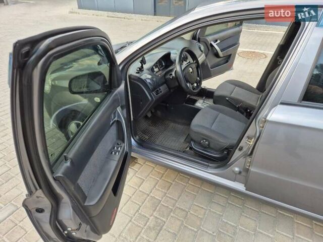 Серый Шевроле Авео, объемом двигателя 1.5 л и пробегом 191 тыс. км за 5000 $, фото 3 на Automoto.ua