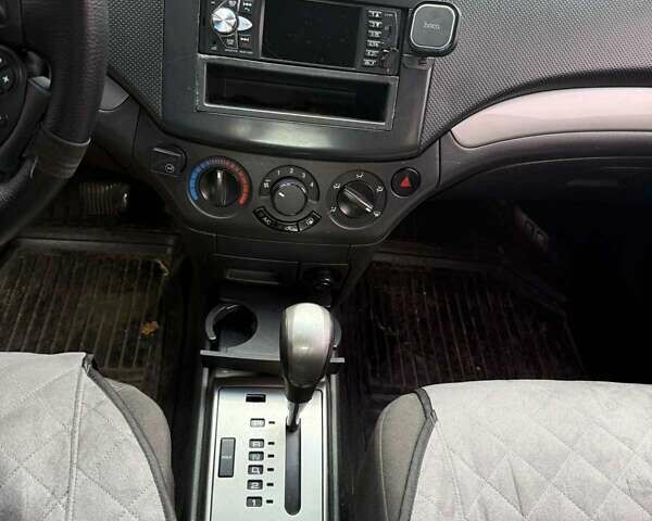 Серый Шевроле Авео, объемом двигателя 1.5 л и пробегом 184 тыс. км за 4200 $, фото 5 на Automoto.ua