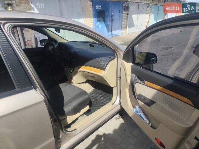 Серый Шевроле Авео, объемом двигателя 1.6 л и пробегом 350 тыс. км за 2500 $, фото 4 на Automoto.ua