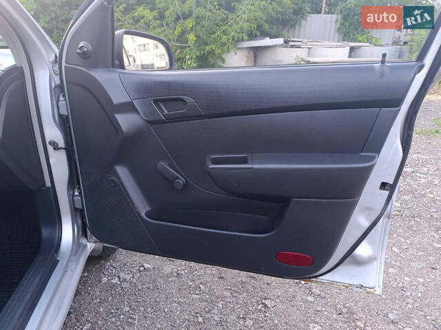 Серый Шевроле Авео, объемом двигателя 1.5 л и пробегом 355 тыс. км за 3200 $, фото 17 на Automoto.ua