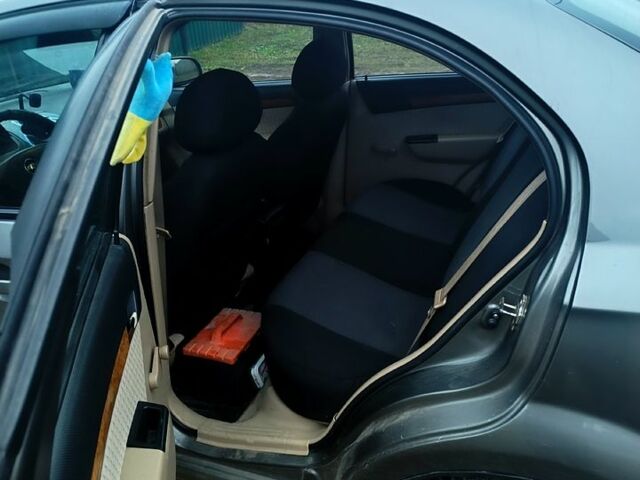 Серый Шевроле Авео, объемом двигателя 1.6 л и пробегом 276 тыс. км за 3200 $, фото 6 на Automoto.ua