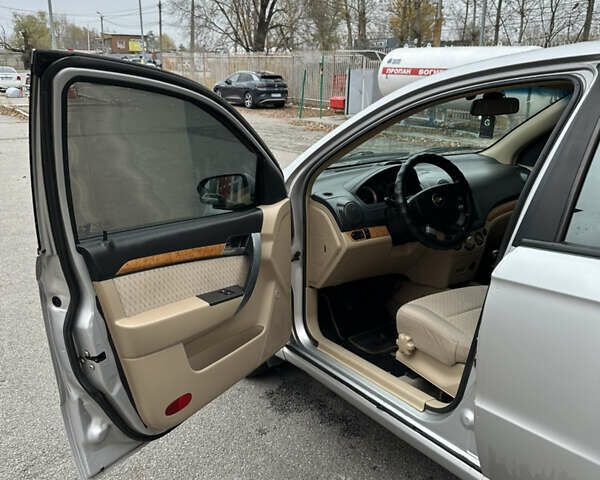 Сірий Шевроле Авео, об'ємом двигуна 1.6 л та пробігом 274 тис. км за 4299 $, фото 10 на Automoto.ua