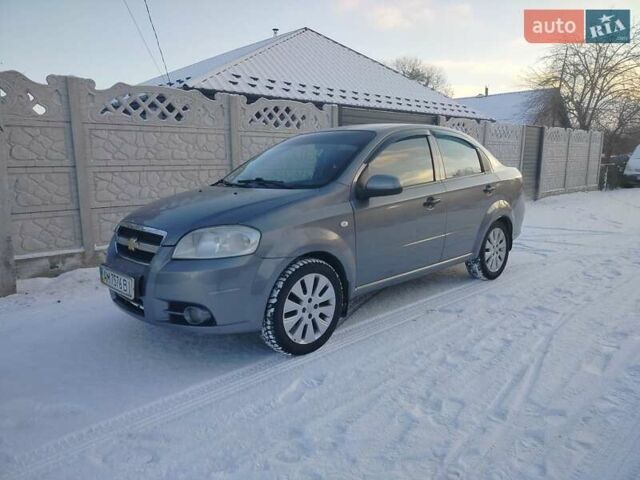 Серый Шевроле Авео, объемом двигателя 1.5 л и пробегом 220 тыс. км за 3300 $, фото 2 на Automoto.ua