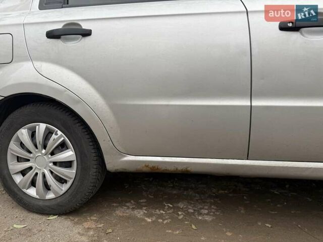 Серый Шевроле Авео, объемом двигателя 1.5 л и пробегом 184 тыс. км за 4200 $, фото 3 на Automoto.ua