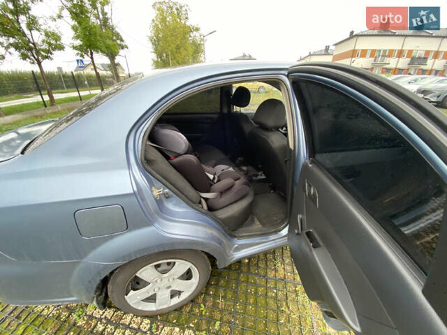 Серый Шевроле Авео, объемом двигателя 1.5 л и пробегом 150 тыс. км за 3500 $, фото 1 на Automoto.ua