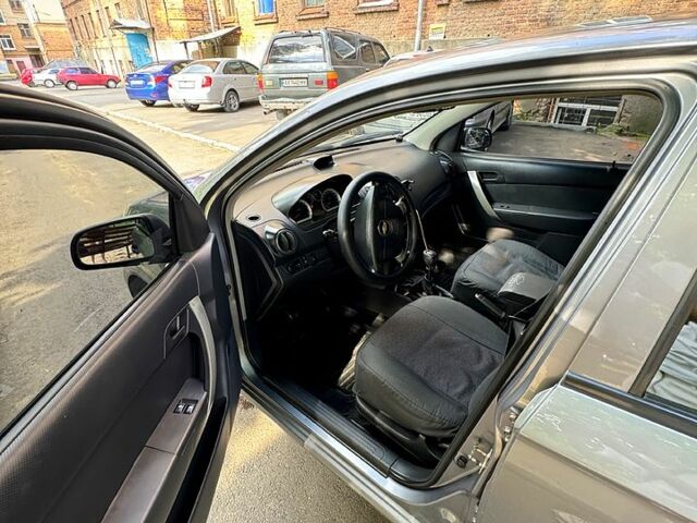 Сірий Шевроле Авео, об'ємом двигуна 1.5 л та пробігом 271 тис. км за 3799 $, фото 7 на Automoto.ua