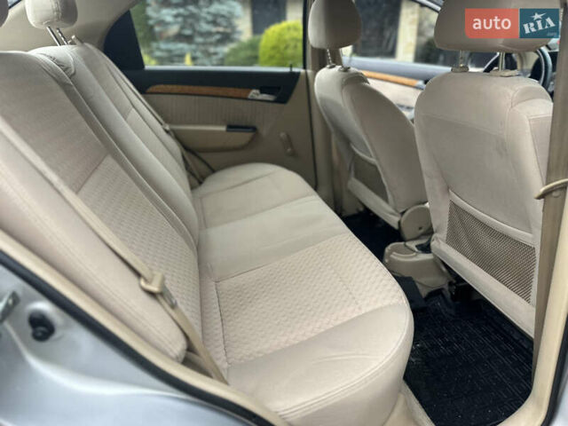 Серый Шевроле Авео, объемом двигателя 1.6 л и пробегом 214 тыс. км за 2650 $, фото 10 на Automoto.ua