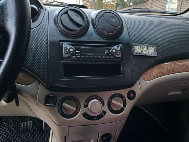 Сірий Шевроле Авео, об'ємом двигуна 1.6 л та пробігом 148 тис. км за 4550 $, фото 21 на Automoto.ua