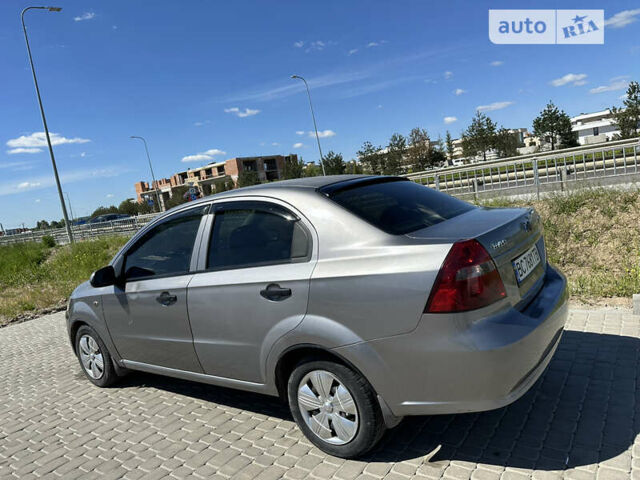 Серый Шевроле Авео, объемом двигателя 1.5 л и пробегом 256 тыс. км за 2900 $, фото 3 на Automoto.ua