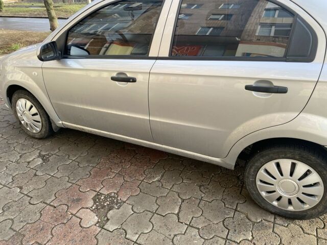 Серый Шевроле Авео, объемом двигателя 1.5 л и пробегом 194 тыс. км за 3700 $, фото 1 на Automoto.ua