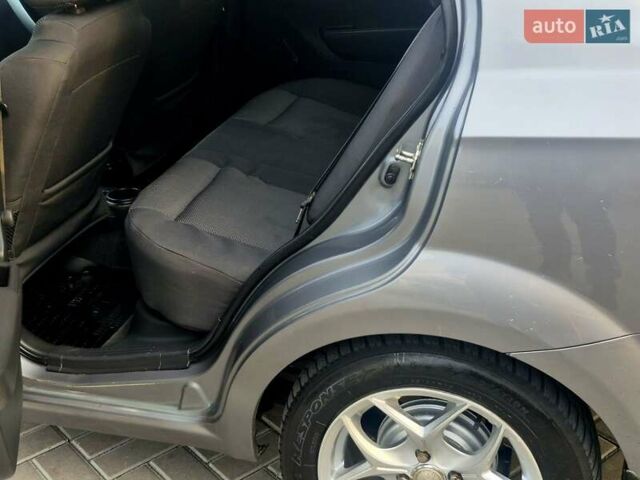Сірий Шевроле Авео, об'ємом двигуна 1.5 л та пробігом 236 тис. км за 3750 $, фото 19 на Automoto.ua