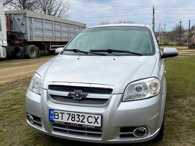 Серый Шевроле Авео, объемом двигателя 1.5 л и пробегом 202 тыс. км за 3100 $, фото 1 на Automoto.ua