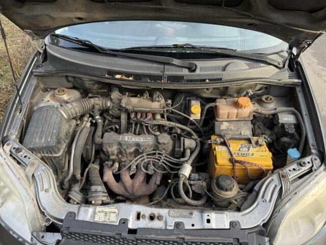 Сірий Шевроле Авео, об'ємом двигуна 1.5 л та пробігом 420 тис. км за 1800 $, фото 7 на Automoto.ua