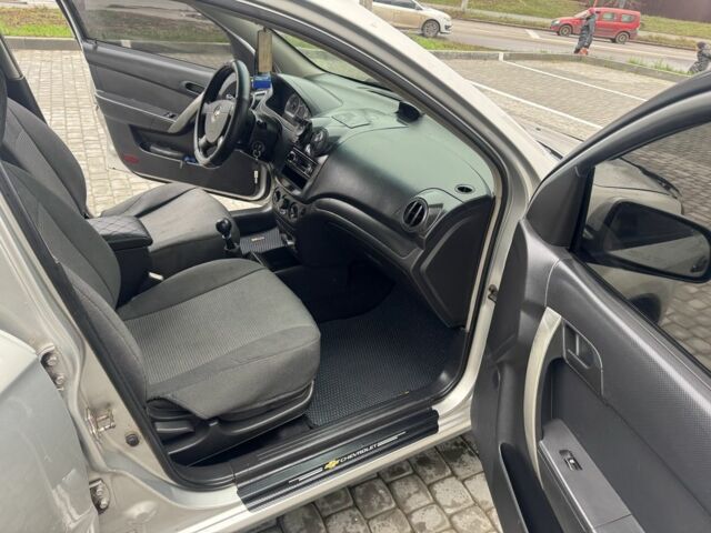 Сірий Шевроле Авео, об'ємом двигуна 1.5 л та пробігом 280 тис. км за 2750 $, фото 8 на Automoto.ua