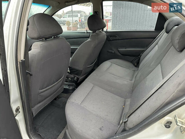 Серый Шевроле Авео, объемом двигателя 1.5 л и пробегом 317 тыс. км за 3500 $, фото 4 на Automoto.ua