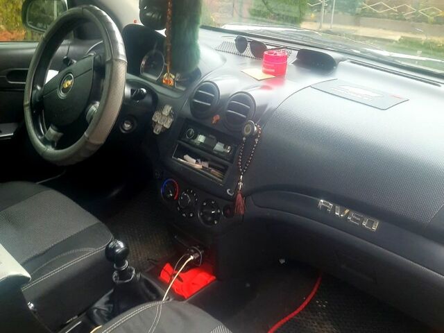 Серый Шевроле Авео, объемом двигателя 1.5 л и пробегом 273 тыс. км за 2600 $, фото 2 на Automoto.ua