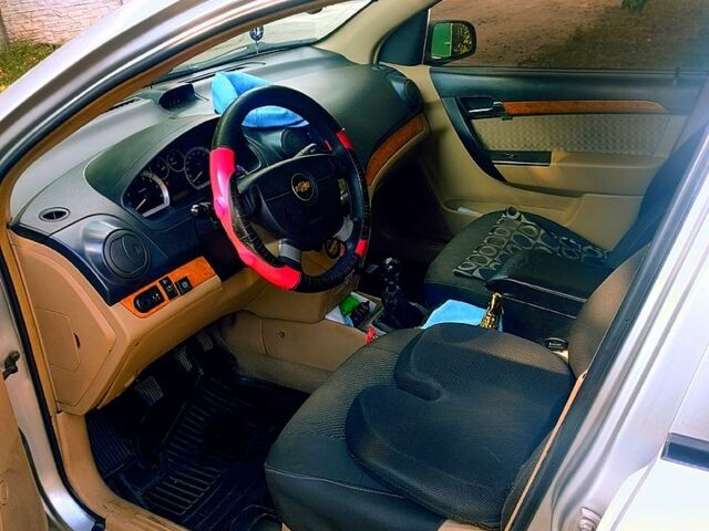 Серый Шевроле Авео, объемом двигателя 1.6 л и пробегом 220 тыс. км за 3800 $, фото 2 на Automoto.ua