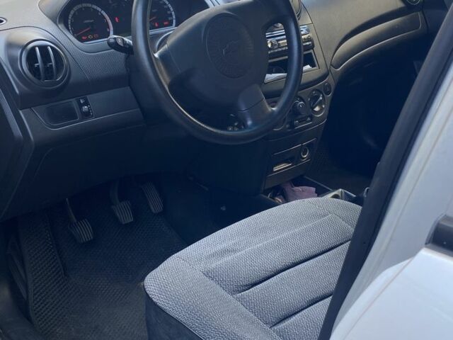 Серый Шевроле Авео, объемом двигателя 1.5 л и пробегом 80 тыс. км за 4200 $, фото 7 на Automoto.ua