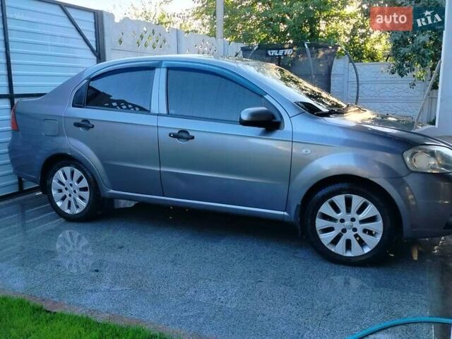 Серый Шевроле Авео, объемом двигателя 1.5 л и пробегом 220 тыс. км за 3300 $, фото 3 на Automoto.ua