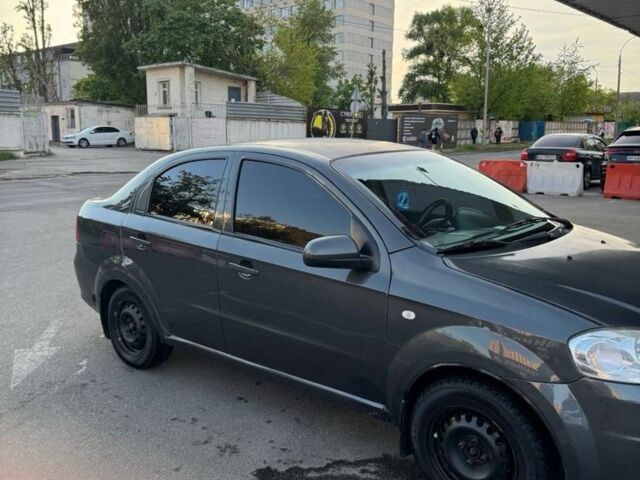 Серый Шевроле Авео, объемом двигателя 1.5 л и пробегом 303 тыс. км за 2500 $, фото 2 на Automoto.ua
