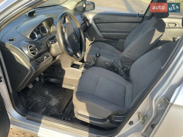 Серый Шевроле Авео, объемом двигателя 1.5 л и пробегом 547 тыс. км за 2100 $, фото 7 на Automoto.ua
