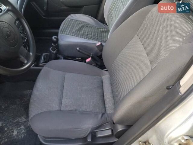 Сірий Шевроле Авео, об'ємом двигуна 1.5 л та пробігом 213 тис. км за 3150 $, фото 7 на Automoto.ua