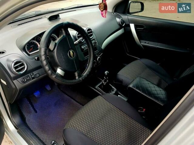 Серый Шевроле Авео, объемом двигателя 1.5 л и пробегом 220 тыс. км за 4100 $, фото 2 на Automoto.ua