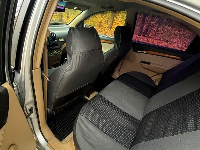 Серый Шевроле Авео, объемом двигателя 1.6 л и пробегом 198 тыс. км за 3700 $, фото 6 на Automoto.ua