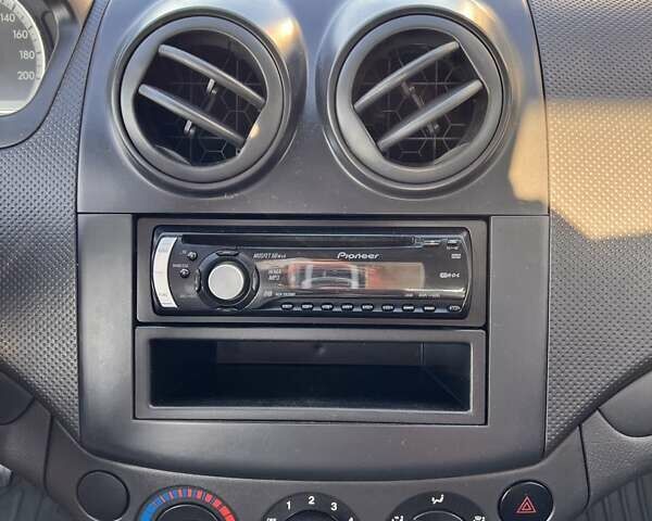 Сірий Шевроле Авео, об'ємом двигуна 1.5 л та пробігом 175 тис. км за 6000 $, фото 9 на Automoto.ua