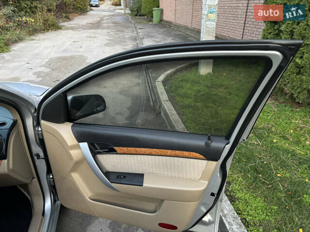 Сірий Шевроле Авео, об'ємом двигуна 1.6 л та пробігом 148 тис. км за 4550 $, фото 39 на Automoto.ua