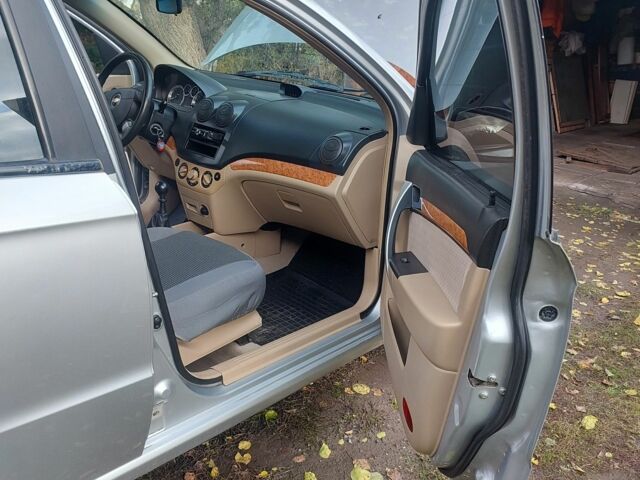 Серый Шевроле Авео, объемом двигателя 1.6 л и пробегом 197 тыс. км за 3500 $, фото 7 на Automoto.ua