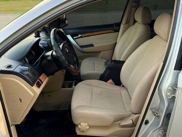 Сірий Шевроле Авео, об'ємом двигуна 1.6 л та пробігом 260 тис. км за 2700 $, фото 9 на Automoto.ua