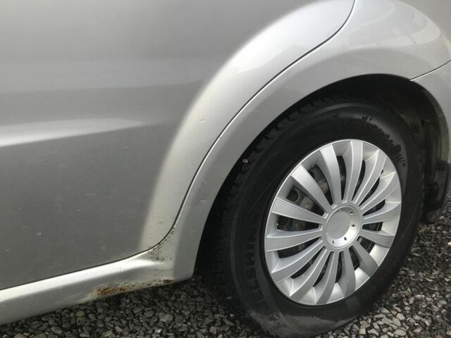 Серый Шевроле Авео, объемом двигателя 1.6 л и пробегом 275 тыс. км за 2300 $, фото 3 на Automoto.ua