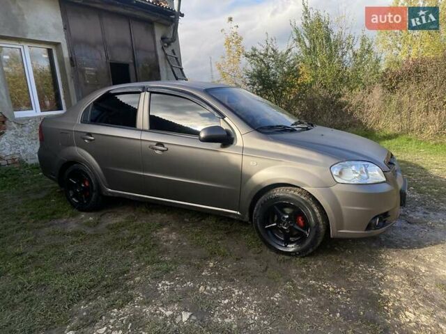 Серый Шевроле Авео, объемом двигателя 1.5 л и пробегом 393 тыс. км за 2850 $, фото 14 на Automoto.ua