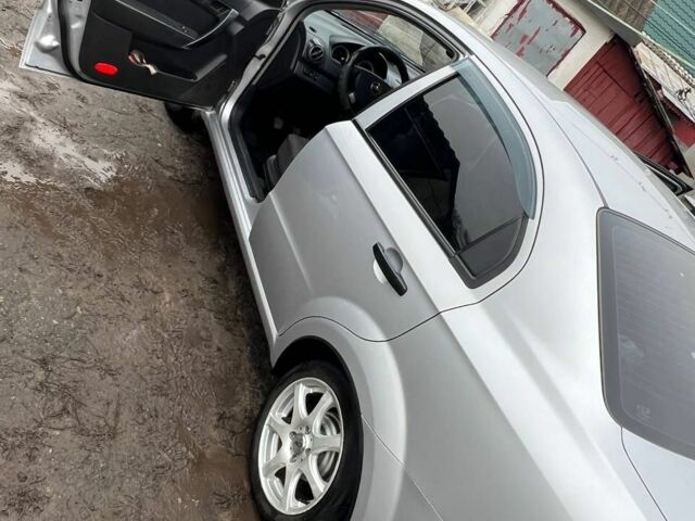 Серый Шевроле Авео, объемом двигателя 1.5 л и пробегом 212 тыс. км за 4800 $, фото 4 на Automoto.ua