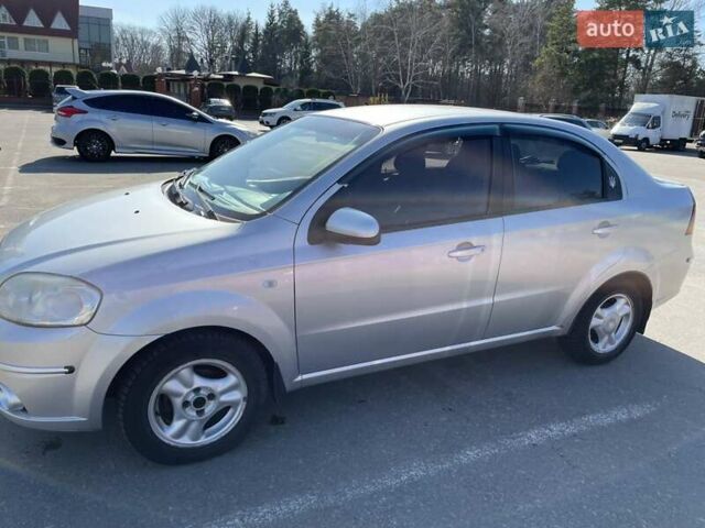 Серый Шевроле Авео, объемом двигателя 1.6 л и пробегом 245 тыс. км за 2800 $, фото 1 на Automoto.ua