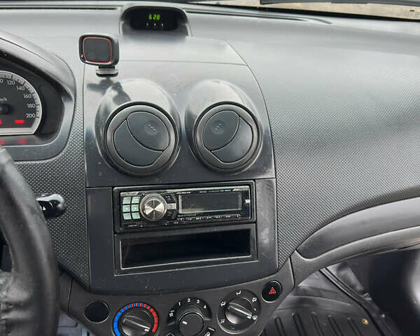 Сірий Шевроле Авео, об'ємом двигуна 1.5 л та пробігом 245 тис. км за 3500 $, фото 21 на Automoto.ua