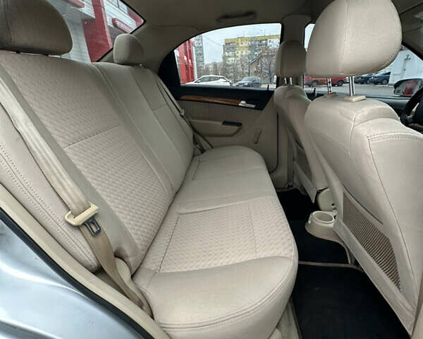 Сірий Шевроле Авео, об'ємом двигуна 1.6 л та пробігом 274 тис. км за 4299 $, фото 25 на Automoto.ua