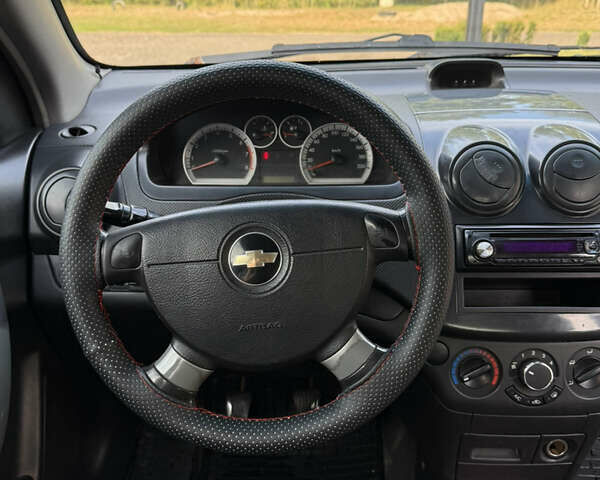 Серый Шевроле Авео, объемом двигателя 1.4 л и пробегом 438 тыс. км за 3300 $, фото 11 на Automoto.ua