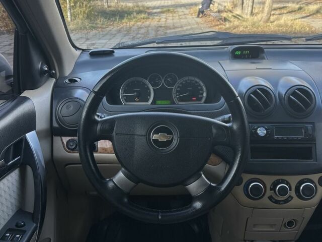 Серый Шевроле Авео, объемом двигателя 1.6 л и пробегом 214 тыс. км за 2700 $, фото 12 на Automoto.ua