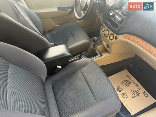 Сірий Шевроле Авео, об'ємом двигуна 1.6 л та пробігом 280 тис. км за 2750 $, фото 6 на Automoto.ua