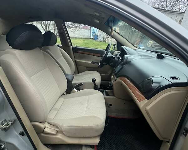 Сірий Шевроле Авео, об'ємом двигуна 1.6 л та пробігом 353 тис. км за 4000 $, фото 16 на Automoto.ua