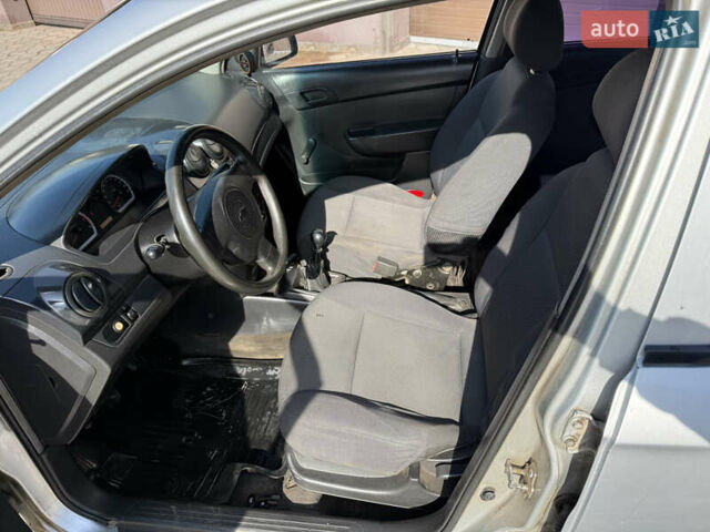 Серый Шевроле Авео, объемом двигателя 1.5 л и пробегом 440 тыс. км за 2500 $, фото 10 на Automoto.ua